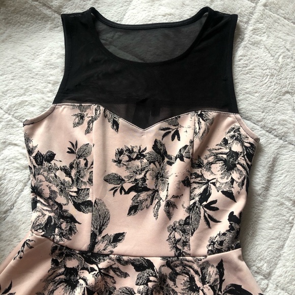 Light pink dress - Picture 2 of 5